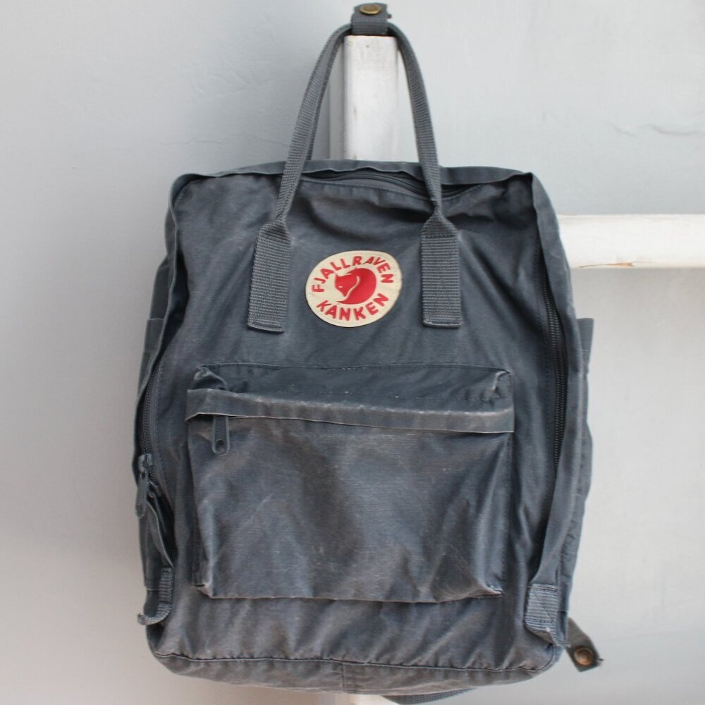 Fjallraven Graphite Black Kanken Classic Back Pack